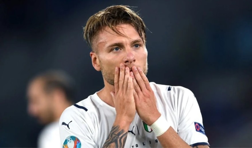 Ciro Immobile con la maglia bianca dell'Italia