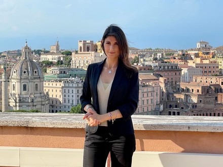 Virginia Raggi e il daje fuori tempo massimo 
