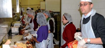 Povertà, aumentano casi di persone che si rivolgono alla Caritas