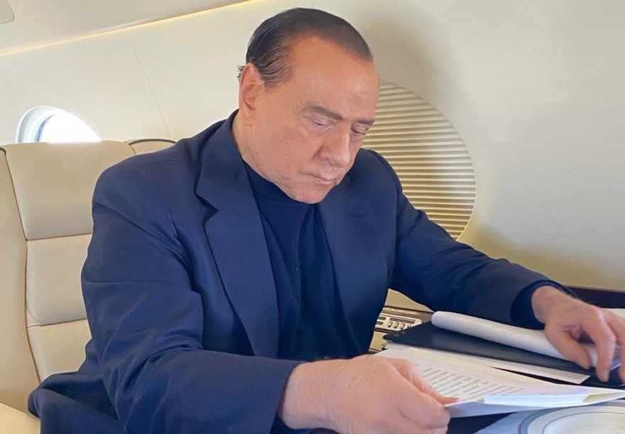 berlusconi aereo.jpeg