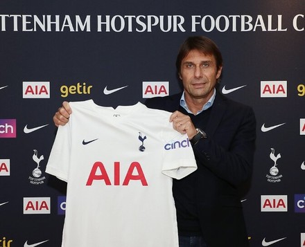 Antonio Conte &egrave; il nuovo allenatore del Tottenham