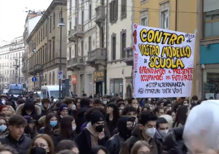I ragazzi alzano la voce: 6 scuole occupate tra Torino e Milano