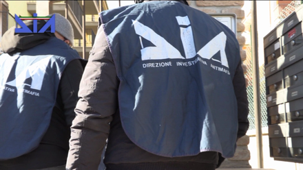 Camorra, 25 le misure cautelari eseguite dalla DIA a Napoli