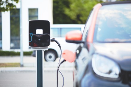 Il mondo andrà con le auto elettriche dal 2035