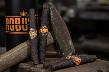  Mst lancia il sigaro toscano 'Robusto trilogia'
