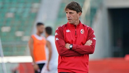 Frosinone-Bari: tira aria di derby