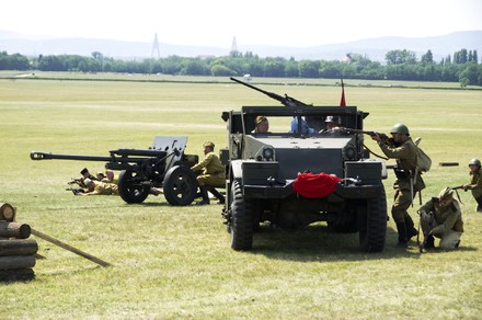 La Russia recluta uomini e l'Ucraina aspetta i Patriot