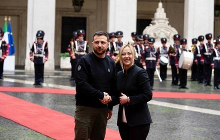 Zelensky chiede aiuti e l'Italia si limita a tifare