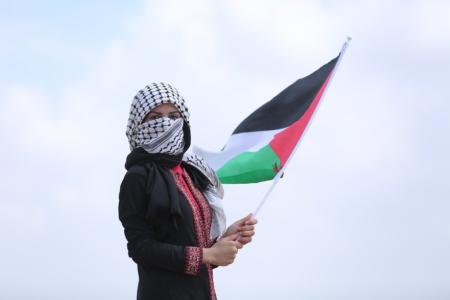 palestinian-woman-7412494_1280.jpg