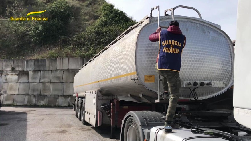 Cisterna truffa Napoli.jpg