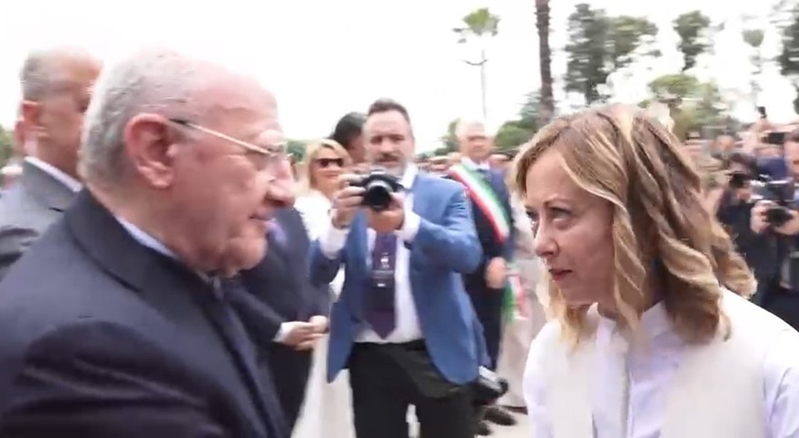 De Luca vs Meloni.jpg