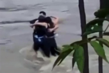 La tragedia eterna in un abbraccio comune