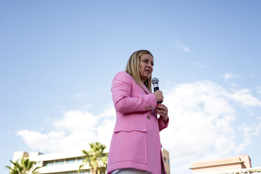 Meloni a Bagnoli.jpeg