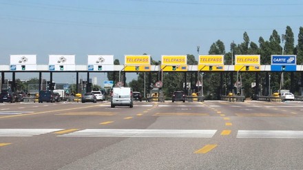 Autostrade: pedaggi sotto controllo e più opere pubbliche