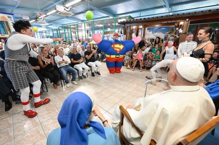 Il Papa in visita ai circensi a Ostia