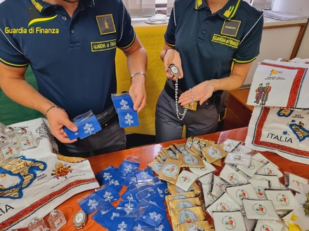 Contraffazioni con il marchio del Vaticano e del Giubileo 2025