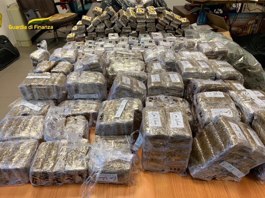 Traffico internazionale stupefacenti PISA.jpg