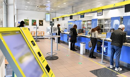 Poste Italiane rivede gli orari dei dipendenti