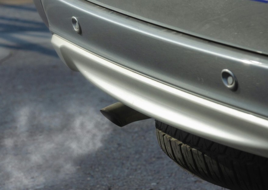 Scarico auto smog.jpeg