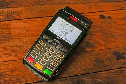 Pos e bancomat a singhiozzo in Italia e in Europa