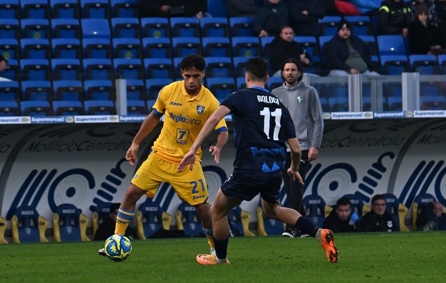 Antony Oyono fronteggia l'ex Boloca.jpeg