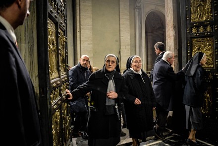 Giubileo, oggi l'apertura della Porta Santa di San Pietro