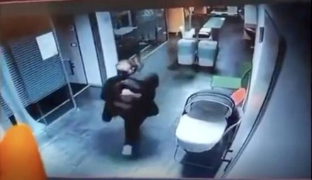 Neonata rapita a Cosenza, famiglia della piccola denuncia clinica