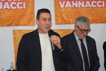 Il tour di Roberto Vannacci fa il pieno a Frosinone