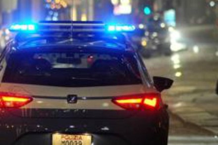 Roma, poliziotto accoltellato da un ladro in fuga