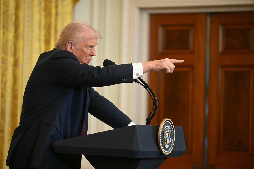 trump aggressivo.jpeg