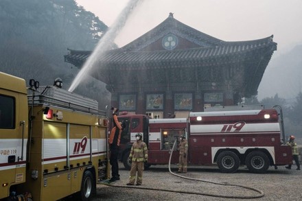 Caos incendi in Corea del Sud, 19 morti e 27mila evacuati