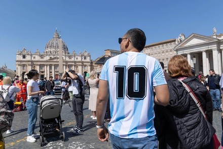 Papa Francesco, da oggi omaggio dei fedeli a San Pietro