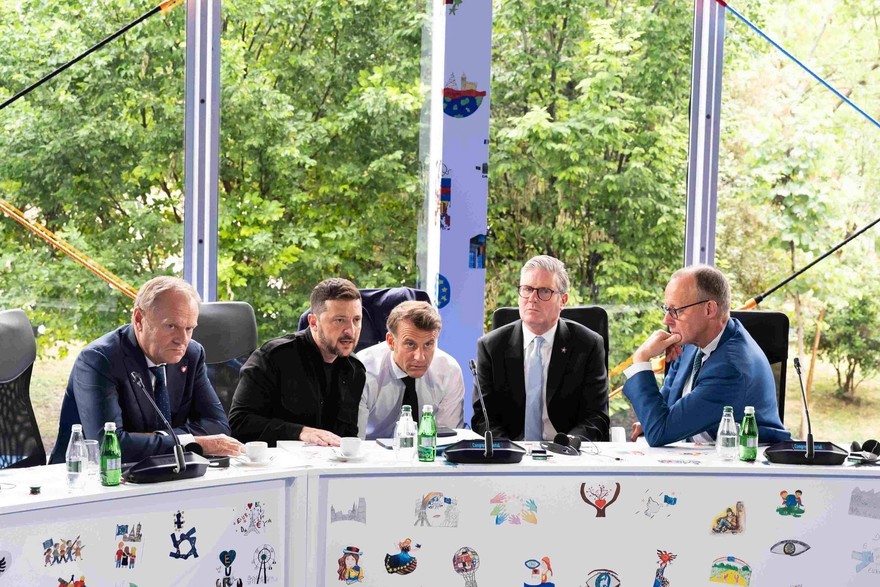 Macron Zelensky volenterosi al telefono con Trump.jpg