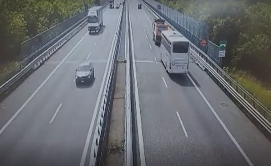 Incidente tir bus Lomazzo.jpg