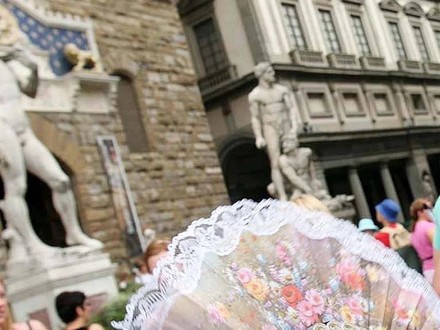 Caldo, sale allerta: oggi 3 città con bollino arancione