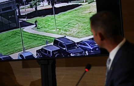 Charlie Kirk, in un nuovo video il sospetto killer in fuga