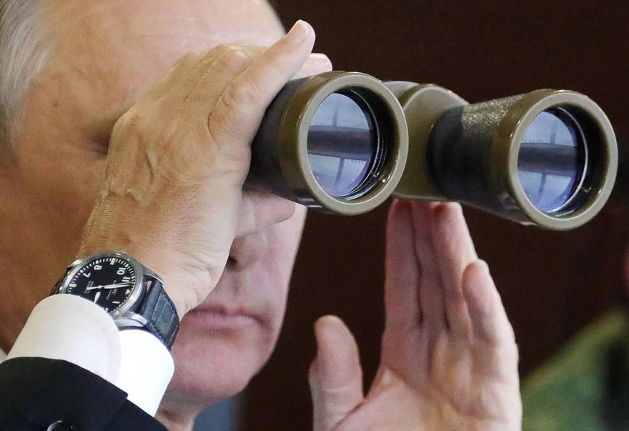 putin_binocolo_esercitazioni_fg_ipa.jpg