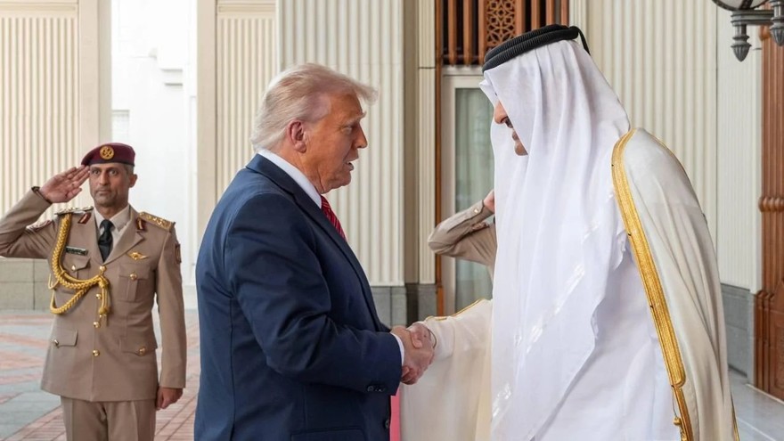 trump_al_thani_qatar_ipa_fg.jpg